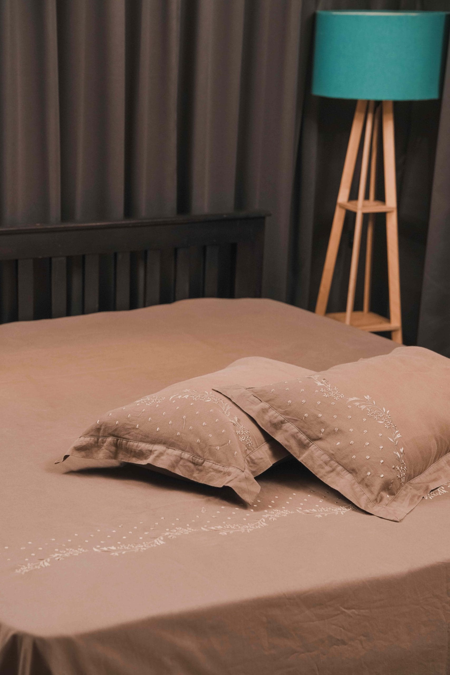 Mocha Shine Artistic Embroidered Bedding Set